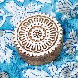 花の丸型ウッドブロック　-直径約5.5cmの商品写真