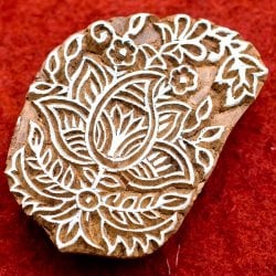 花のウッドブロック-約7.5cmx4,5cm