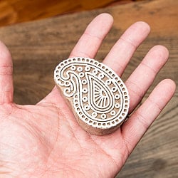 ペイズリーのウッドブロック　-約6.5cmx4.5cm - サブ5