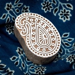 ペイズリーのウッドブロック -約6.5cmx4.5cm