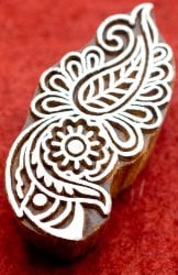 花のウッドブロック -約9.5cmx4.5cm