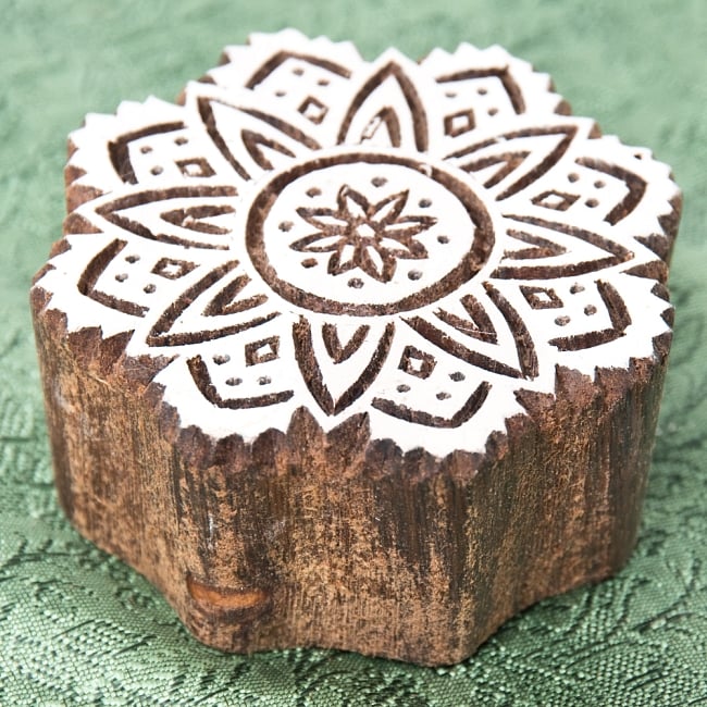 インド伝統の手彫りウッドブロックスタンプ5×5cm 2 - 彫り込まれています