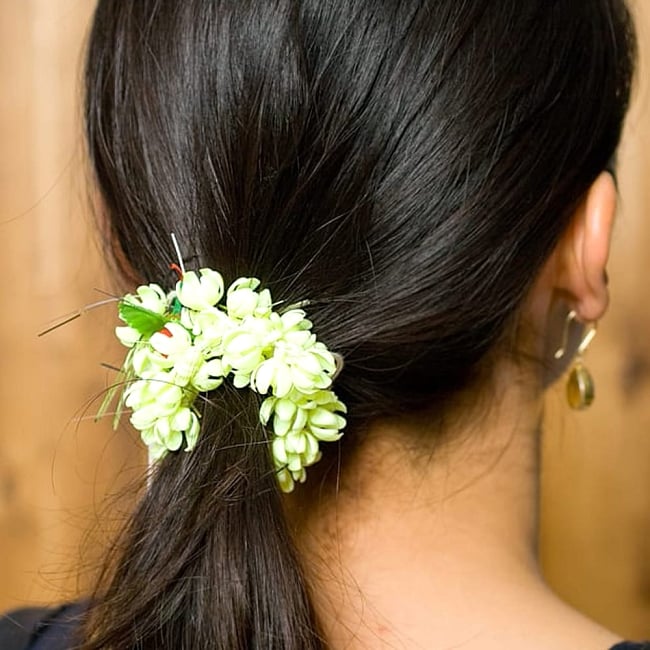 南インドの髪飾り - ジャスミンのつぼみ 7 - 他にもバリエーションがございます。ぜひご覧くださいませ！