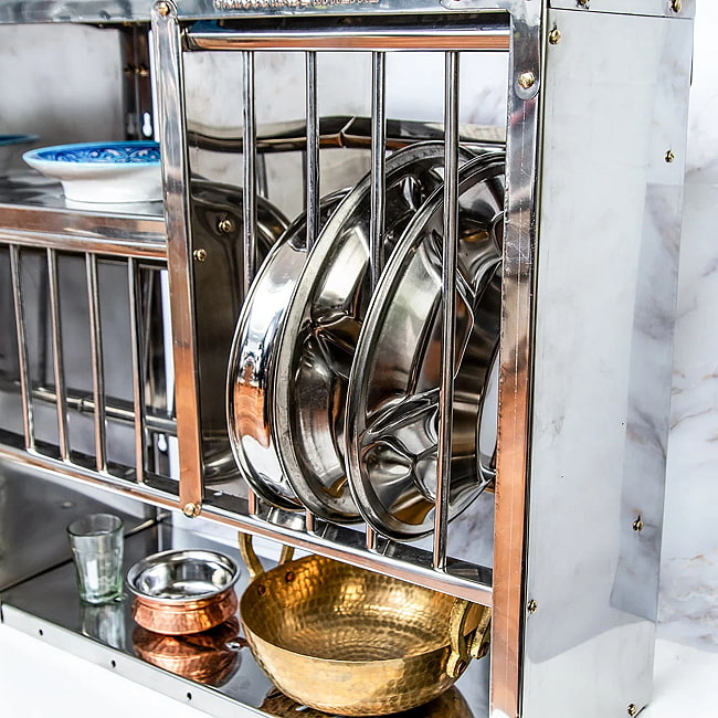 【完成品】インディアンキッチンラック 食器棚 【中】 高さ:60cm程度 横幅:60.5cm程度 6 - ターリーをたてかけてみました。