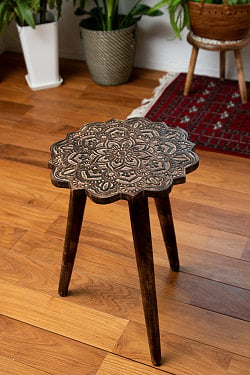  【直径37cm】フラワーマンダラの彫刻が美しいサイドテーブル ブラウンの商品写真