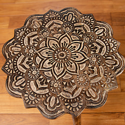 【直径44cm】フラワーマンダラの彫刻が美しいサイドテーブル ブラウン  - サブ2