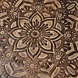 【直径44cm】フラワーマンダラの彫刻が美しいサイドテーブル ブラウン  - サブ3