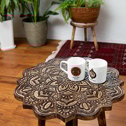 【直径44cm】フラワーマンダラの彫刻が美しいサイドテーブル ブラウン  - サブ4