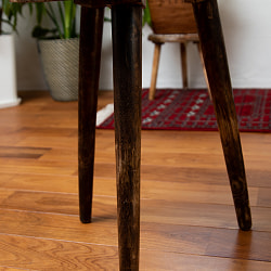 【直径44cm】フラワーマンダラの彫刻が美しいサイドテーブル ブラウン  - サブ5