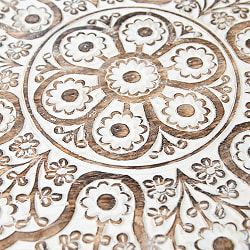  【直径54cm】フラワーマンダラの彫刻が美しいサイドテーブル ホワイト - サブ3