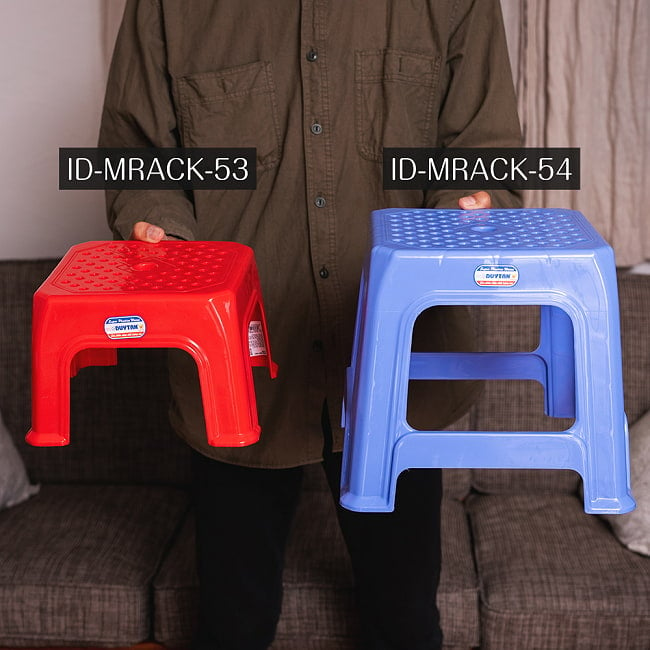 〔ミニサイズ〕小さくてかわいい！本場ベトナムの屋台椅子　重ね収納OK!　テラスなど屋外で使えるスタッキングチェア 9 - 同ジャンル品とのサイズ比較です。こちらは向かって左の【ID-MRACK-53】です。