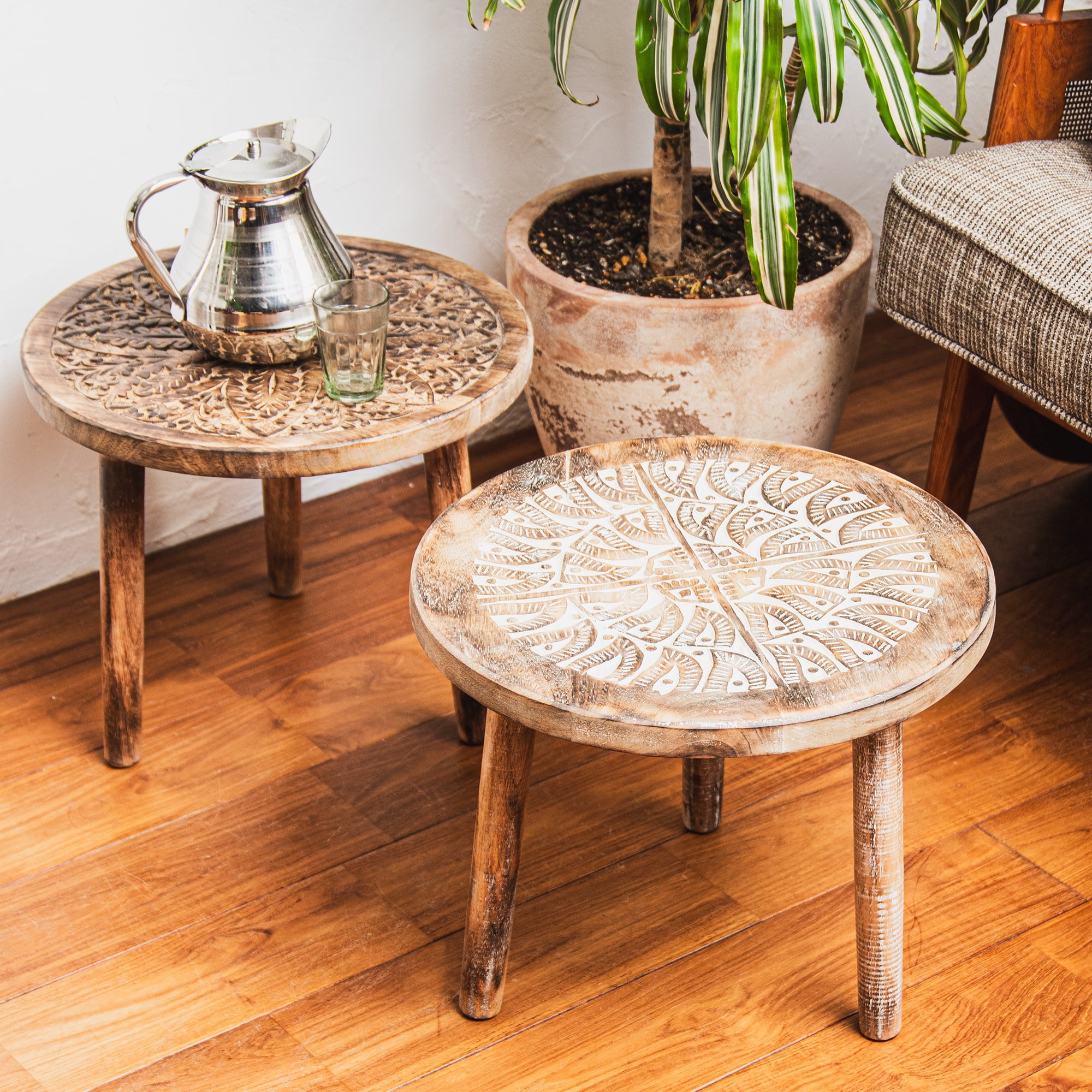 【全3種類】直径38cm　マンゴーウッドのマンダラ サイドテーブル1枚目の説明写真です