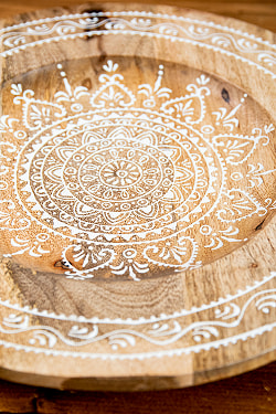 伝統の細密画 ウッドトレイ マンゴーウッド製 正円型 小 幅:30.5cm - サブ5