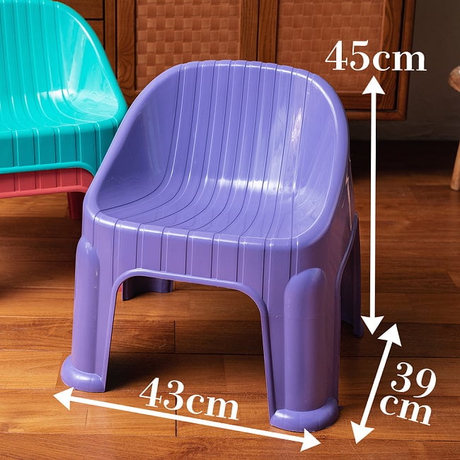 レトロでかわいい　インドの屋台椅子　背もたれ付き　重ね収納OK!　テラスなど屋外で使えるスタッキングチェア 2 - このようなサイズ感となっております