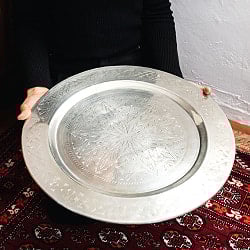 [ちょっと訳あり]金属工芸品の街、モラダバードから　花模様の手彫りアルミ製　モロカントレイ〔約47.5cm〕