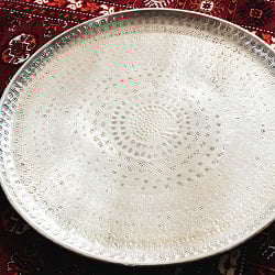 金属工芸品の街、モラダバードから　槌目模様の手打ちアルミ製　モロカントレイ〔約47.5cm〕 - サブ3