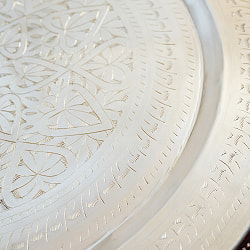 金属工芸品の街、モラダバードから　花模様の手彫りアルミ製　モロカントレイ〔約70cm〕 - サブ5