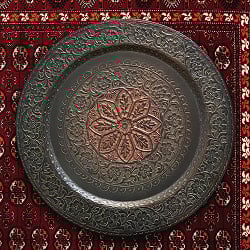 金属工芸品の街、モラダバードから　ブラック　花と更紗模様の手彫りアルミ製　モロカントレイ〔約69cm〕 - サブ2