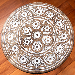 【直径35cm】フラワーマンダラの彫刻が美しいサイドテーブル ホワイト - サブ2