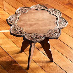 カシミールの細密彫刻 大輪花のサイドテーブル ウォールナット製 直径45.5cm
