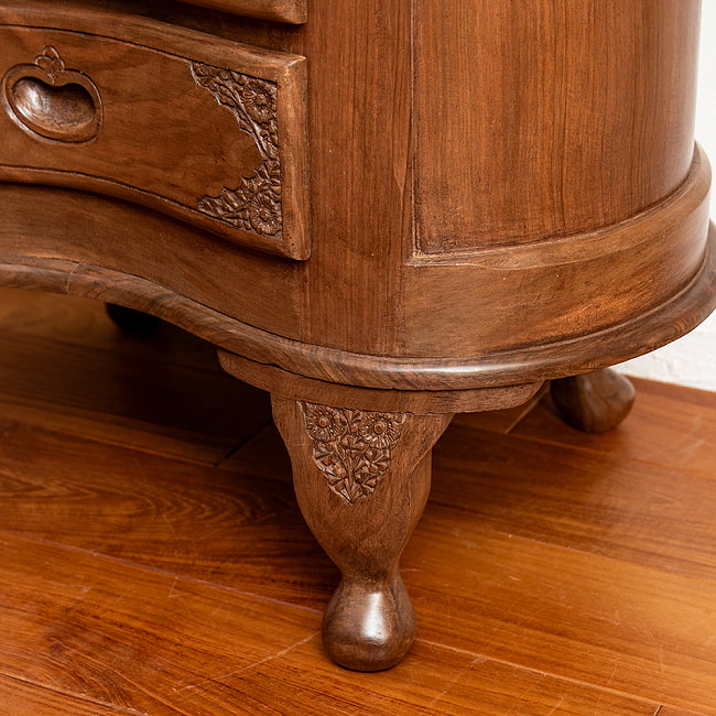 【1点もの】カシミールの細密彫刻 キドニーチェスト テーブル  ウォールナット製 高さ69.5cm 17 - 角度を変えてみてみました。