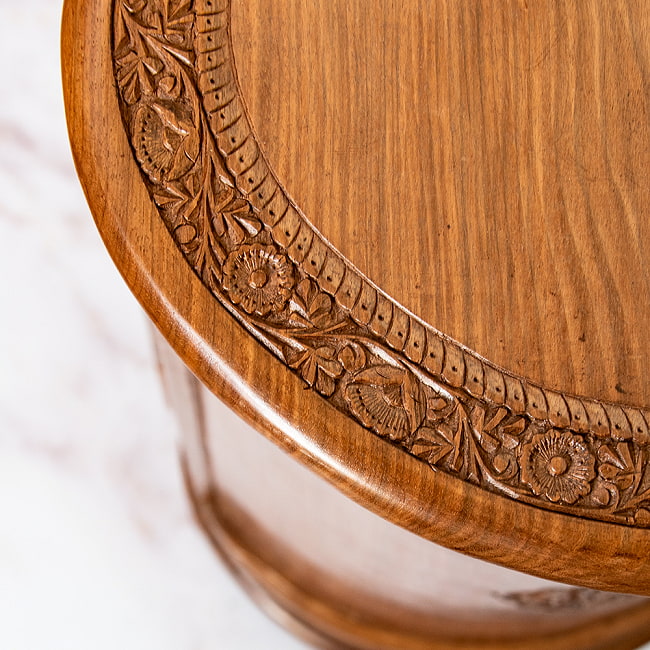【1点もの】カシミールの細密彫刻 キドニーチェスト テーブル  ウォールナット製 高さ69.5cm 6 - 丁寧な彫りこみです。