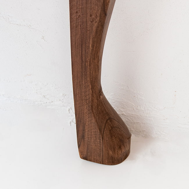 【1点もの】カシミールの細密彫刻 ハーフラウンドテーブル  ウォールナット製 横幅102cm程度 14 - 脚の先端部分です。