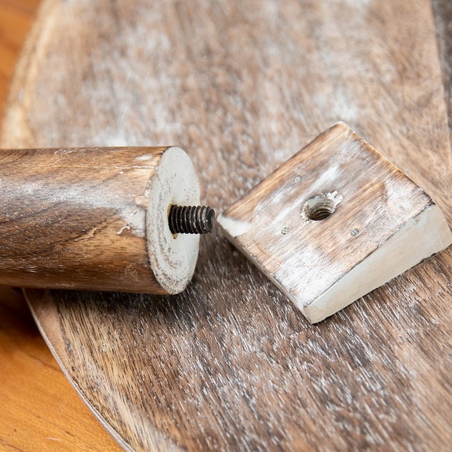 【6個セット】フラワーマンダラの彫刻が美しいサイドテーブル ホワイト -【天盤直径：54cm】 8 - レッグはねじ込み式になっています。