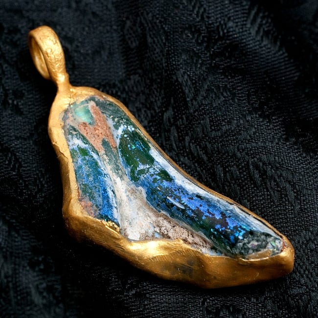 [一点もの]ローマングラスのペンダント 2 - ローマングラスペンダントの裏面です