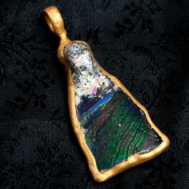 [一点もの]ローマングラスのペンダント 2 - ローマングラスペンダントの裏面です