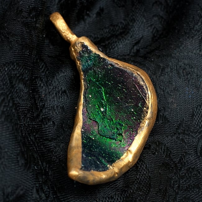 [一点もの]ローマングラスのペンダント 2 - ローマングラスペンダントの裏面です