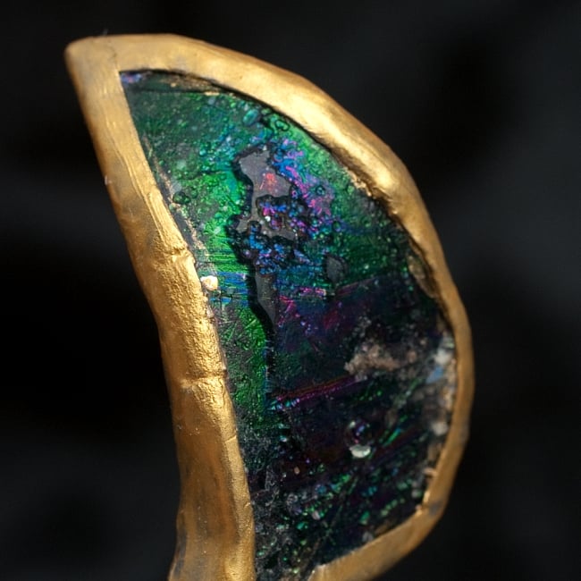 [一点もの]ローマングラスのペンダント 4 - ガラスの部分を拡大してみました