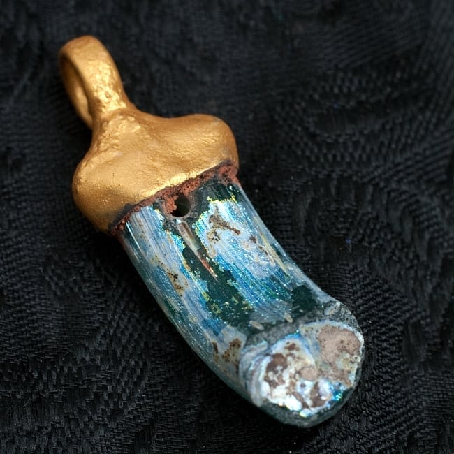 [一点もの]ローマングラスのペンダント 2 - ローマングラスペンダントの裏面です