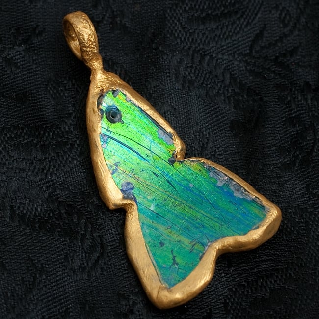 [一点もの]ローマングラスのペンダント 2 - ローマングラスペンダントの裏面です