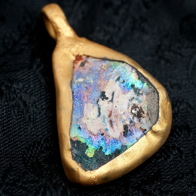 [一点もの]ローマングラスのペンダント 2 - ローマングラスペンダントの裏面です