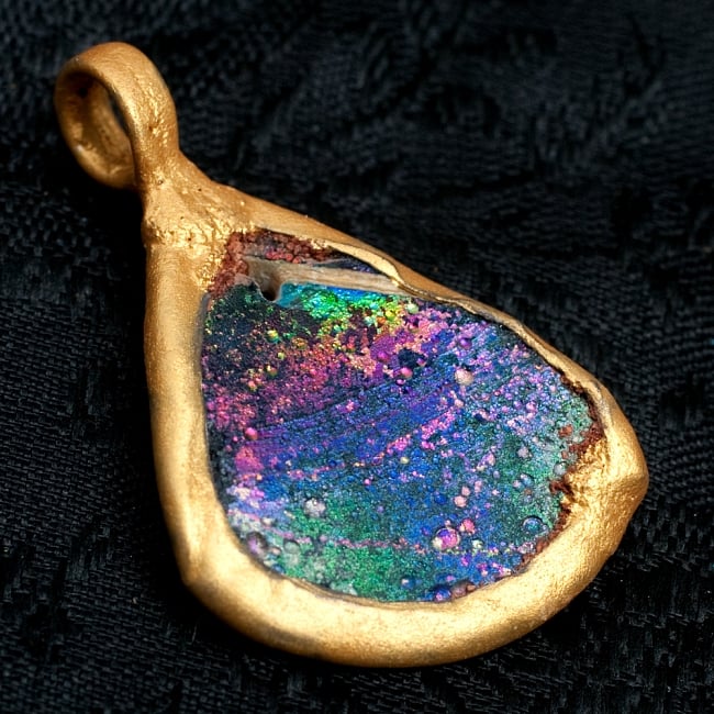 [一点もの]ローマングラスのペンダント 2 - ローマングラスペンダントの裏面です