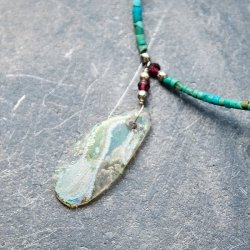 〔一点もの〕ターコイズとローマングラスのペンダント付きネックレス ローマ時代からの贈り物の商品写真