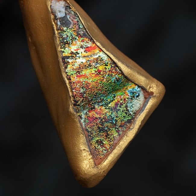 [一点もの]ローマングラスのペンダント 4 - ガラスの部分を拡大してみました