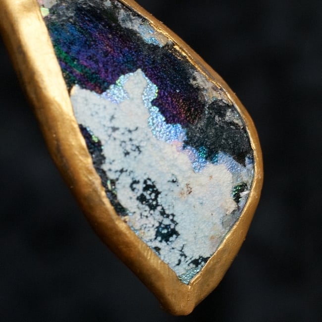 [一点もの]ローマングラスのペンダント 3 - ガラスの部分を拡大してみました