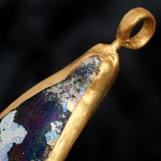 [一点もの]ローマングラスのペンダント 5 - ペンダントの輪っかの部分の拡大です