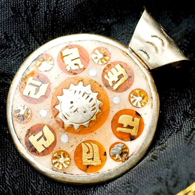 ガネーシャと太陽のペンダントトップ 2 - 裏面の写真です