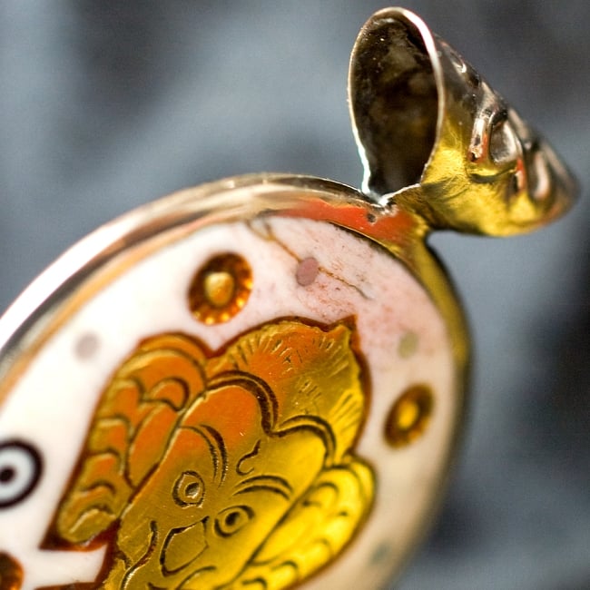 ガネーシャと太陽のペンダントトップ 3 - 紐を通す部分を写してみました