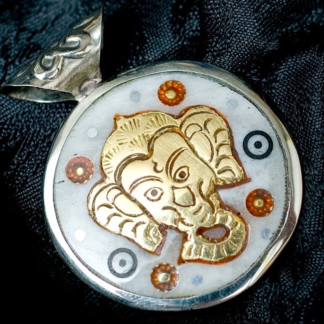 ガネーシャと太陽のペンダントトップの写真アクセサリー,ペンダント,ネックレス,ネパール