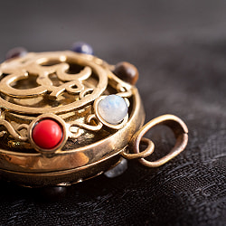 【全2色】オームと天然石のガムランボール -直径約3cm - サブ4