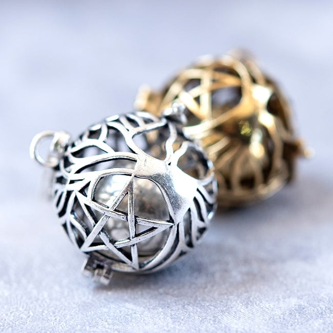 星と菩提樹柄のガムランボール【ゴールド&シルバー】 -直径約2cm 2 - シルバーとゴールド、選択項目よりお選びください。