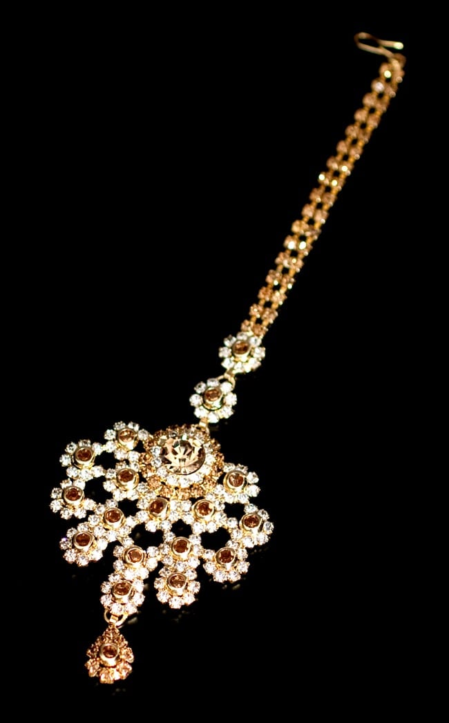 カラフルビジューのティッカ インドのヘアアクセサリーの写真