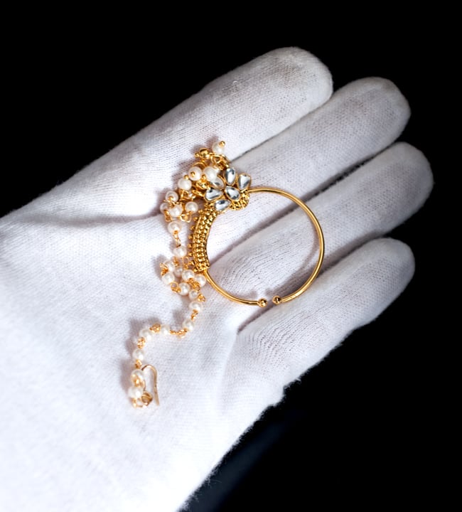 〔ナティー〕ノーズリング インドのノンホール鼻ピアス 6 - このくらいのサイズ感になります