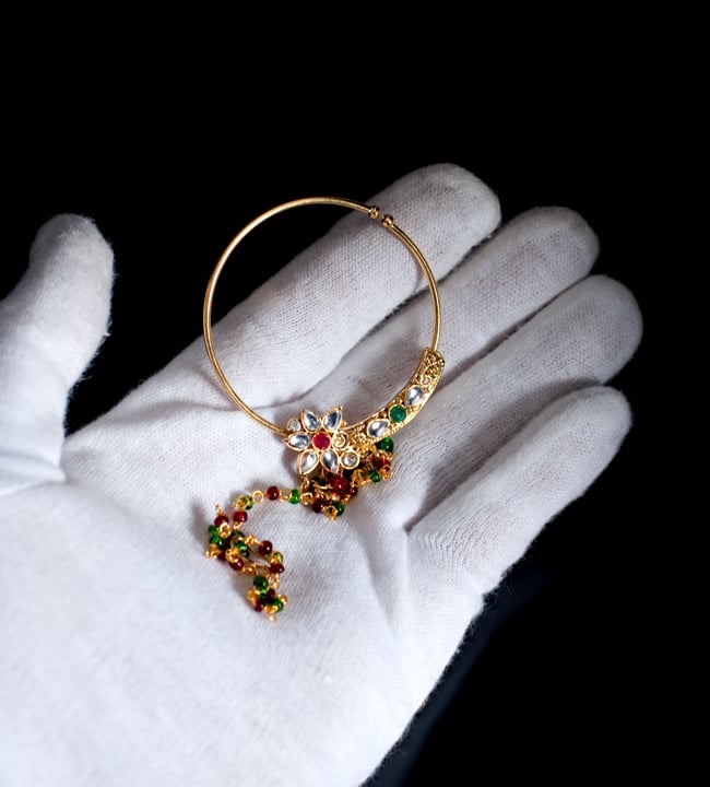 〔ナティー〕ノーズリング インドのノンホール鼻ピアス 6 - このくらいのサイズ感になります