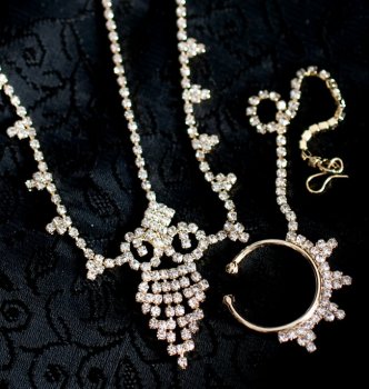 シンプルラインストーンのノーズリング&ティッカセット(ID-NECKSET-452)