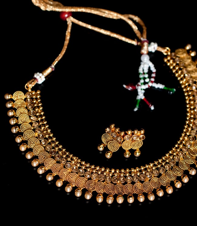 インド伝統アクセサリー クンダンネックレス&ピアスセット 2 - 伝統的なデザインで落ち着いたテイスト。様々な場面で使いやすいアクセサリーです。